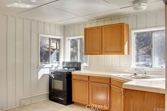 Detail Gallery Image 4 of 8 For 512 S Marlowe Dr, Big Bear City,  CA 92314 - 3 Beds | 1 Baths