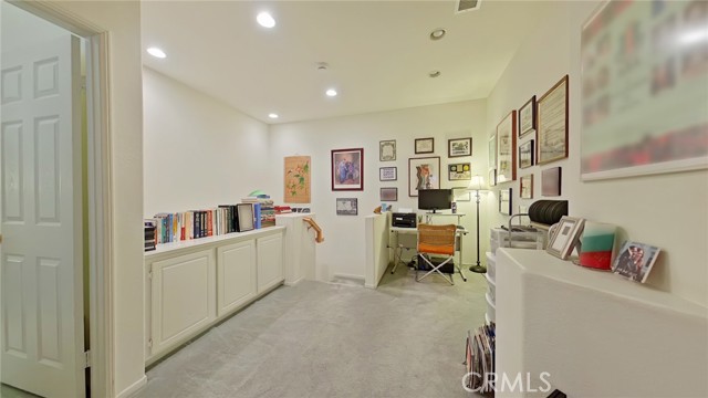 Detail Gallery Image 25 of 46 For 27903 Baneberry #10,  Valencia,  CA 91354 - 3 Beds | 3 Baths