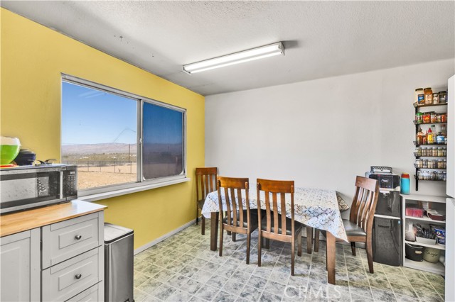 Detail Gallery Image 13 of 38 For 4805 Avenida La Mirada, Joshua Tree,  CA 92252 - 3 Beds | 2 Baths