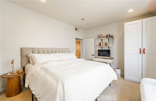 Detail Gallery Image 15 of 27 For 945 N Hudson Ave #104,  Los Angeles,  CA 90038 - 2 Beds | 2 Baths