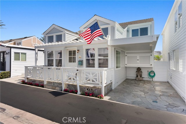 45 Drake Street, Newport Beach CA: https://media.crmls.org/medias/8ea9686f-bc5f-49c4-8fda-d2e021b32372.jpg
