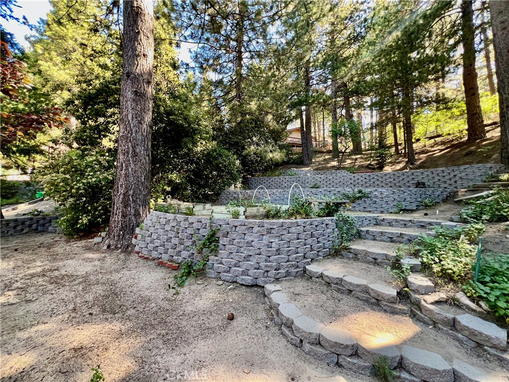 https://media.crmls.org/medias/8eaa1898-f401-4350-94db-a30043037630.jpg?preset=X-Large