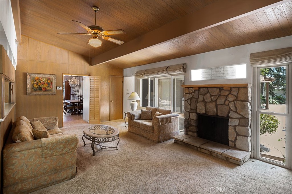 https://media.crmls.org/medias/8eaa79e0-1dea-41d1-8026-20d3e20cdac9.jpg?preset=X-Large
