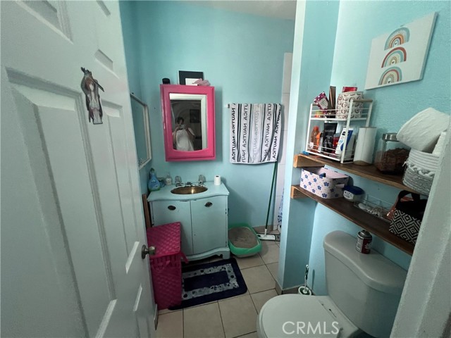 5881 S Broadway, Los Angeles CA: https://media.crmls.org/medias/8eaaa7e7-a192-4679-8a86-b98fdba44a36.jpg