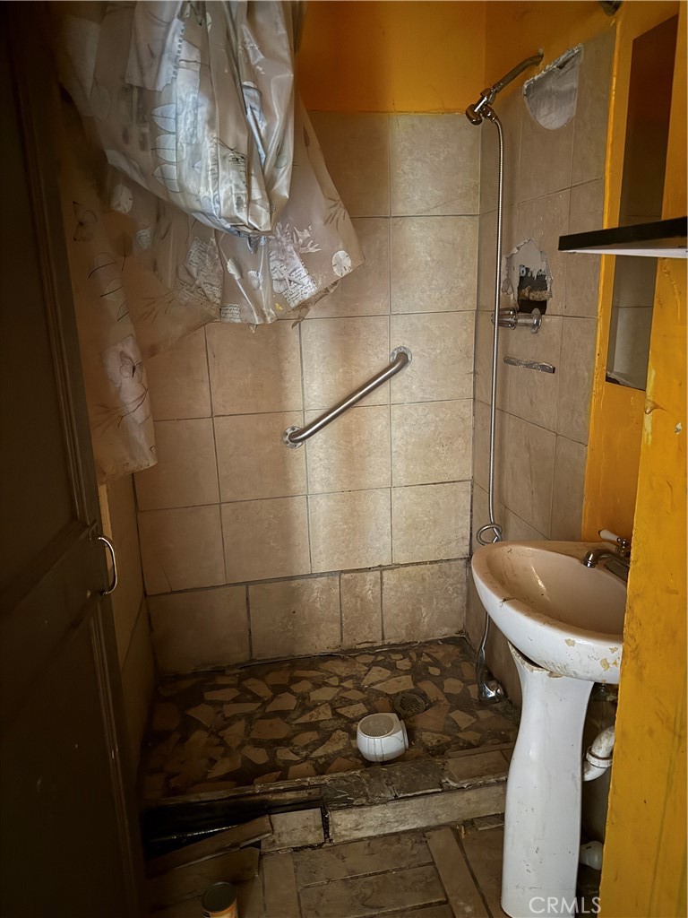 https://media.crmls.org/medias/8eab0874-4356-47e6-86a5-90a83cf7374f.jpg?preset=X-Large