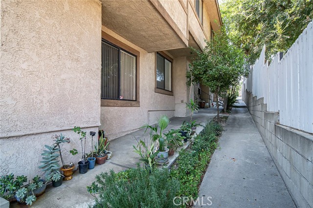 Detail Gallery Image 4 of 32 For 32 S Chapel Ave #D,  Alhambra,  CA 91801 - 3 Beds | 2/1 Baths