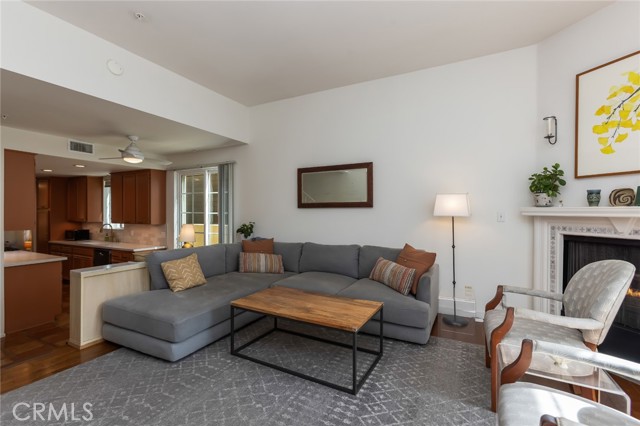 Detail Gallery Image 9 of 55 For 11445 Moorpark, Studio City,  CA 91602 - 2 Beds | 2/1 Baths