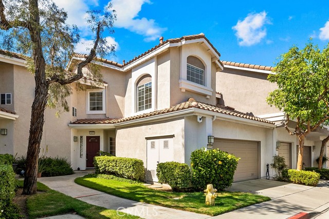 1055 S Sundance Drive, Anaheim Hills CA: https://media.crmls.org/medias/8eaca341-0197-4689-9de1-439ab5142c33.jpg