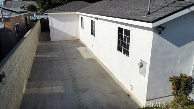 Detail Gallery Image 5 of 21 For 1402 E O, Wilmington,  CA 90744 - 4 Beds | 2 Baths