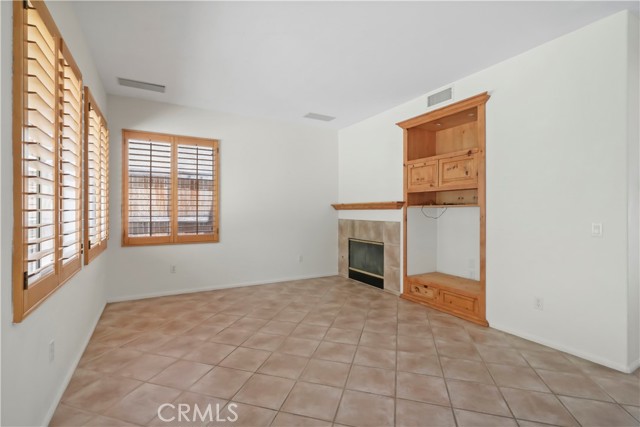 28445 Silverking Trail, Saugus CA: https://media.crmls.org/medias/8eace914-40d1-4ac3-af40-e4d1cd563c08.jpg