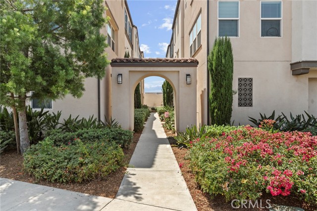 Detail Gallery Image 2 of 32 For 645 W Foothill Bld #10,  Glendora,  CA 91741 - 3 Beds | 4 Baths