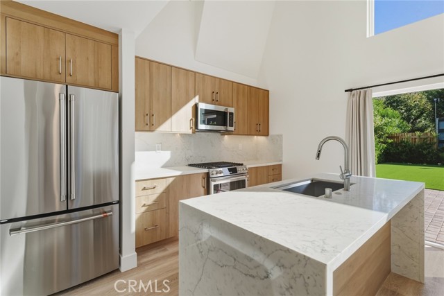 Detail Gallery Image 10 of 39 For 6200 Woodlake Ave, Woodland Hills,  CA 91367 - 3 Beds | 2 Baths