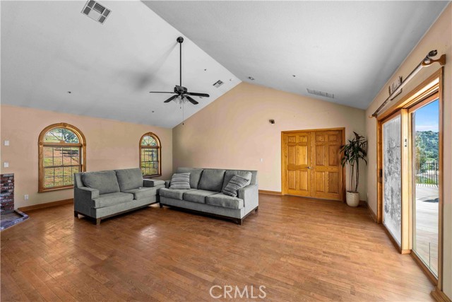 Detail Gallery Image 19 of 54 For 34754 Ellenan, Acton,  CA 93510 - 5 Beds | 4 Baths