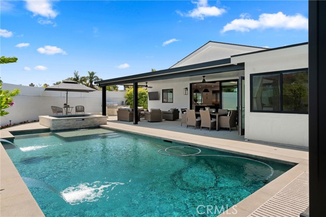 19582 Summer Breeze Lane, Huntington Beach CA: https://media.crmls.org/medias/8eb0e282-65fd-40b3-ae1e-b6ca15a65cd6.jpg