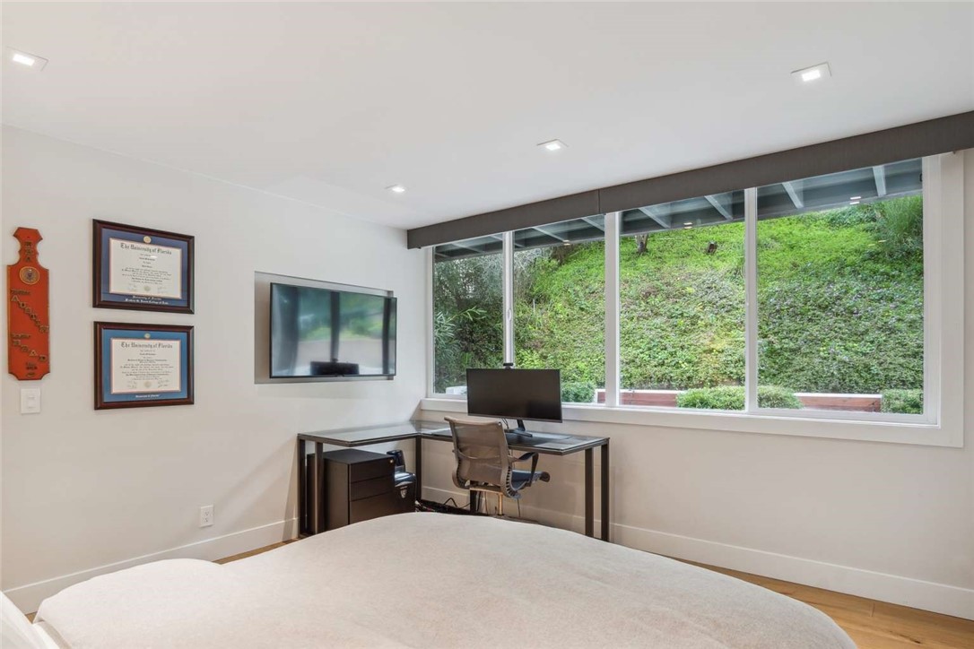 Detail Gallery Image 18 of 19 For 9968 Westwanda Dr, Beverly Hills,  CA 90210 - 2 Beds | 2 Baths