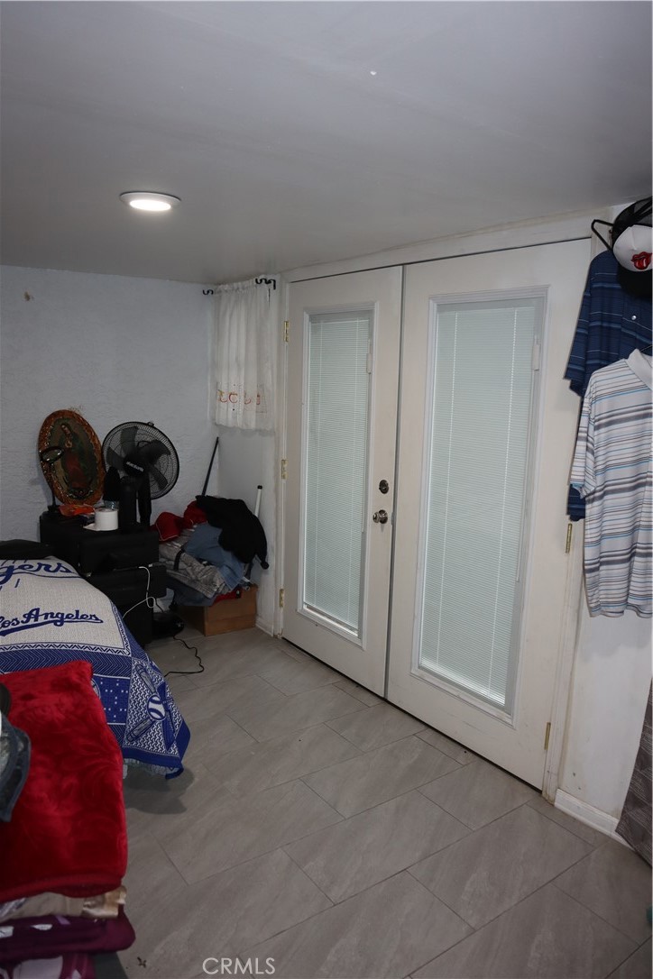 https://media.crmls.org/medias/8eb18d6a-ed51-41b7-a4dd-2acde5b23313.jpg?preset=X-Large