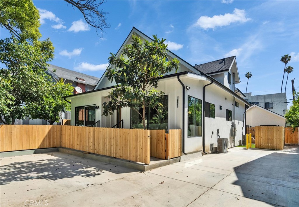 1606 N Kingsley