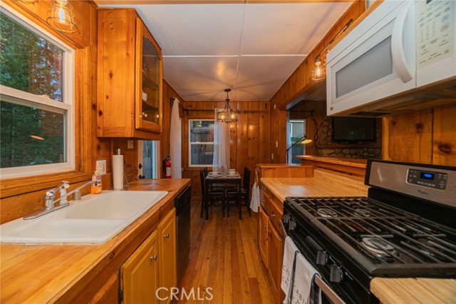 627 Rose Lane, Twin Peaks, CA 92391
