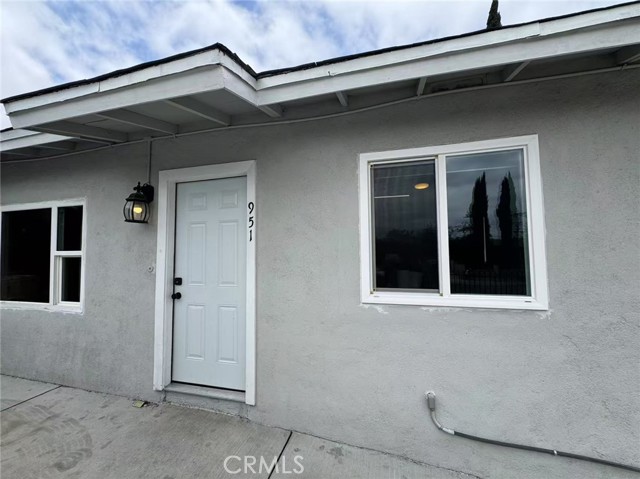 Detail Gallery Image 2 of 9 For 951 E Elma St, Ontario,  CA 91764 - 4 Beds | 2 Baths