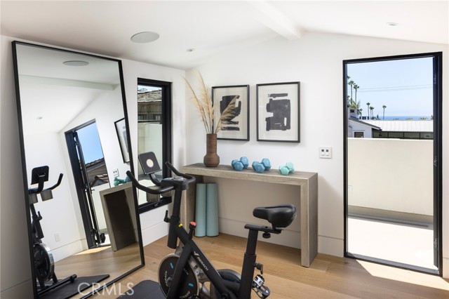 303 Goldenrod Avenue, Corona del Mar CA: https://media.crmls.org/medias/8eb2d0e4-47a5-477d-9eed-85e8ffcdef04.jpg