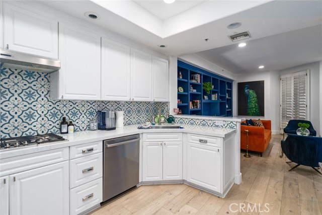 Detail Gallery Image 9 of 31 For 11740 W Sunset Bld #14,  Los Angeles,  CA 90049 - 2 Beds | 3 Baths