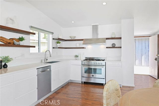 Detail Gallery Image 14 of 46 For 31161 Holly Dr, Laguna Beach,  CA 92651 - 5 Beds | 2/1 Baths