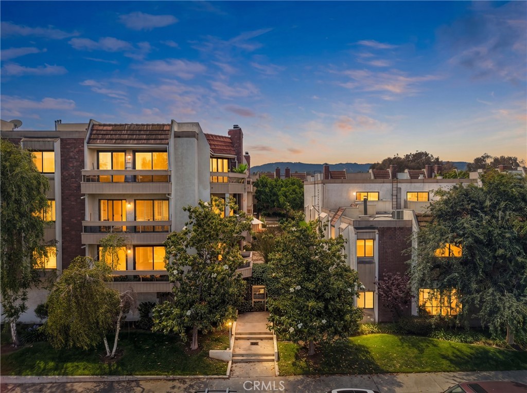 17150 Burbank #23