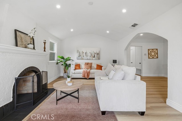 Detail Gallery Image 9 of 44 For 6119 Haas, Los Angeles,  CA 90047 - 3 Beds | 2/1 Baths