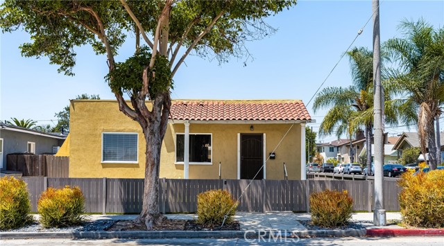 1479 Loma Avenue, Long Beach, California 90804, 2 Bedrooms Bedrooms, ,1 BathroomBathrooms,Single Family Residence,For Sale,Loma,PW24163294