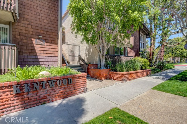 Detail Gallery Image 1 of 30 For 5901 Canterbury Dr #12,  Culver City,  CA 90230 - 2 Beds | 2 Baths