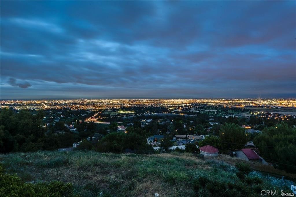 https://media.crmls.org/medias/8eb66080-d46f-4a67-95c1-854d1f1239a7.jpg?preset=X-Large