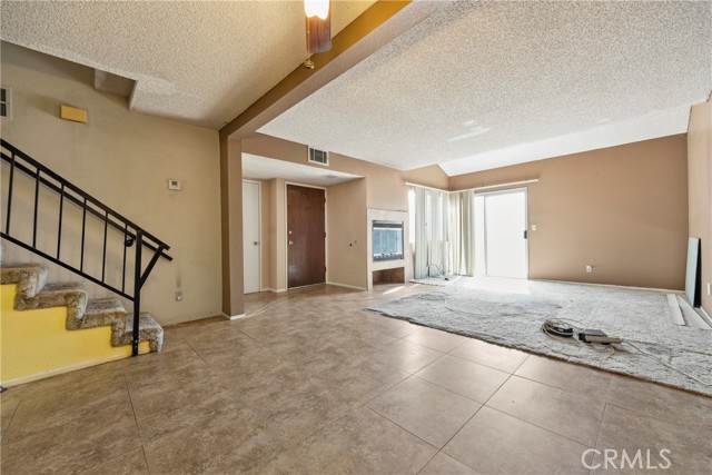 Detail Gallery Image 6 of 38 For 16590 Terrace Ln #G,  Fontana,  CA 92335 - 3 Beds | 2/1 Baths