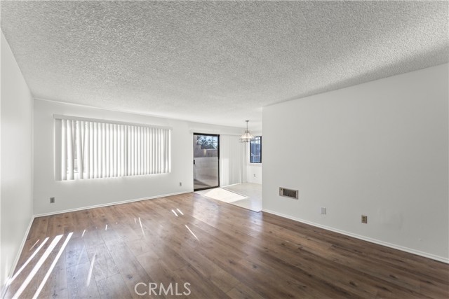 Detail Gallery Image 3 of 28 For 15000 Halldale Ave #101,  Gardena,  CA 90247 - 2 Beds | 2 Baths