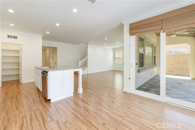 Detail Gallery Image 10 of 26 For 41 Somerton, Irvine,  CA 92620 - 4 Beds | 3/1 Baths