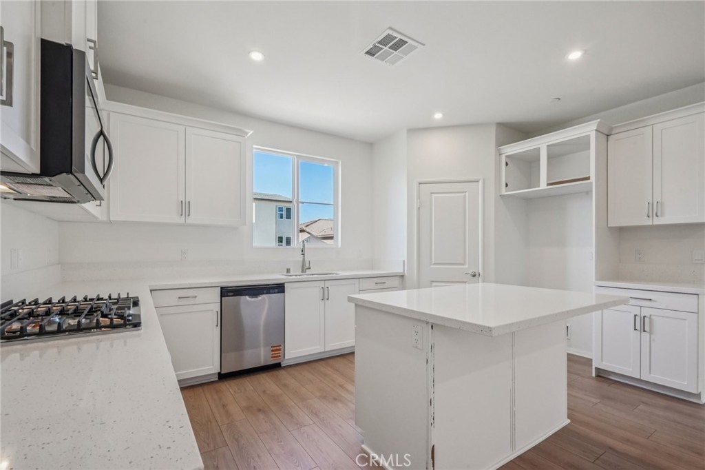 https://media.crmls.org/medias/8eb83792-0624-44cb-97cc-6bc100de7a34.jpg?preset=X-Large
