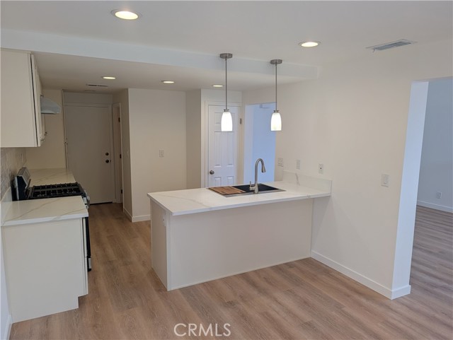 9900 Tagus Street, 17 photo 6