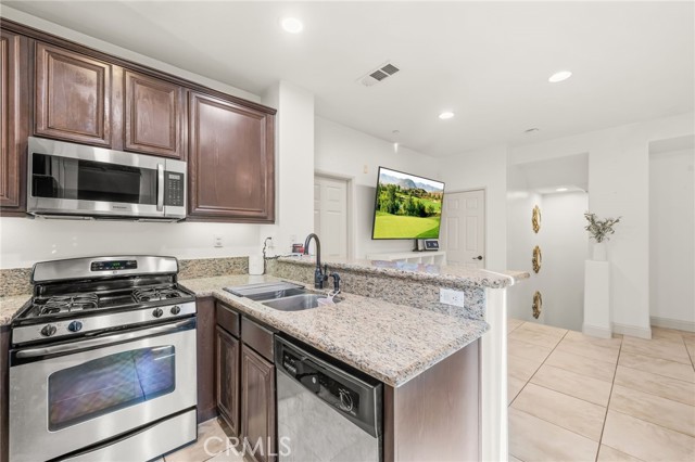 Detail Gallery Image 9 of 47 For 31210 Strawberry Tree, Temecula,  CA 92592 - 3 Beds | 2/1 Baths