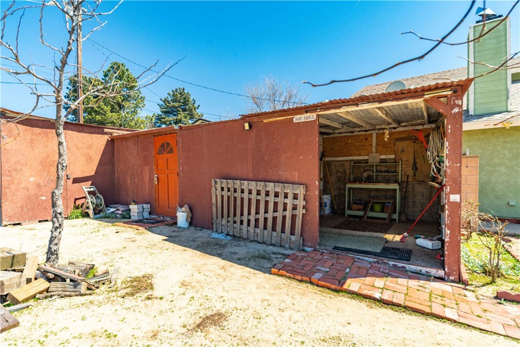 https://media.crmls.org/medias/8eb85a7a-4b83-49de-8388-85cafbfd3a00.jpg?preset=X-Large