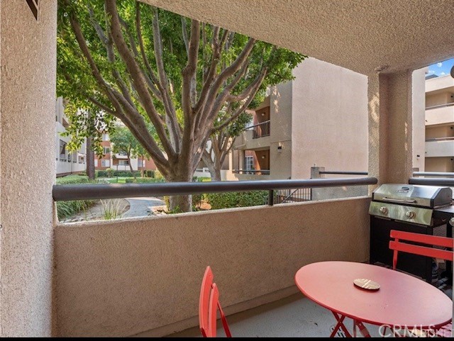 Detail Gallery Image 4 of 10 For 21550 Burbank Blvd #113,  Woodland Hills,  CA 91367 - 2 Beds | 2 Baths