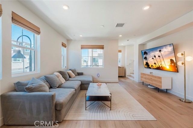 11751 Florence Avenue, Santa Fe Springs CA: https://media.crmls.org/medias/8eba7a1b-316e-479c-98d0-c27df14ef3fb.jpg