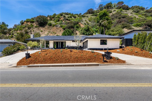 Detail Gallery Image 7 of 71 For 2321 Coldwater Canyon Dr, Beverly Hills,  CA 90210 - 3 Beds | 2 Baths