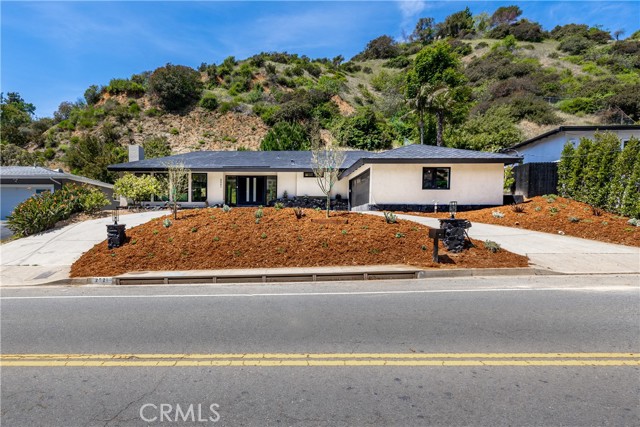 Detail Gallery Image 7 of 71 For 2321 Coldwater Canyon Dr, Beverly Hills,  CA 90210 - 3 Beds | 2 Baths