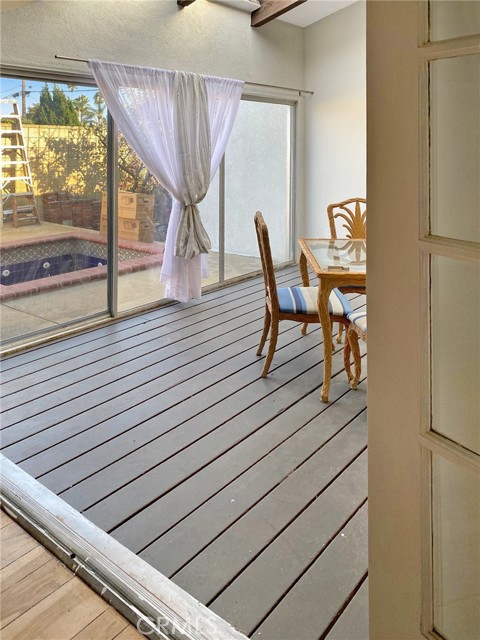 Detail Gallery Image 11 of 25 For 204 Avenue E, Redondo Beach,  CA 90277 - 3 Beds | 2 Baths