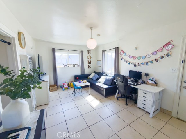 Detail Gallery Image 11 of 38 For 245 W 73rd, Los Angeles,  CA 90003 - 6 Beds | 4 Baths