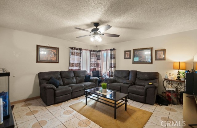 Detail Gallery Image 4 of 18 For 232 Rodriguez Ave, Shafter,  CA 93263 - 3 Beds | 1 Baths