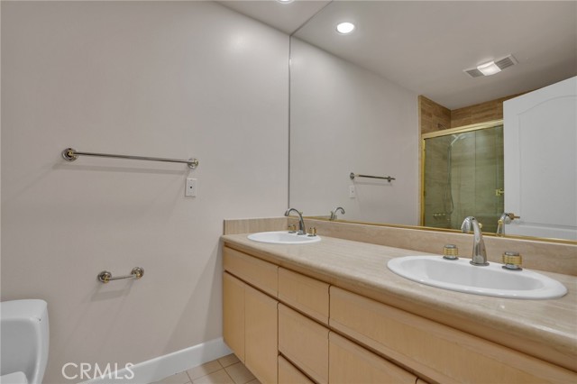 Detail Gallery Image 7 of 15 For 390 S Sepulveda Bld #102,  Los Angeles,  CA 90049 - 2 Beds | 2 Baths