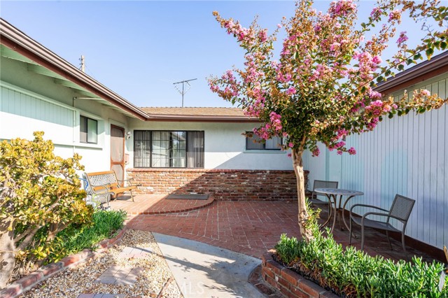 Detail Gallery Image 2 of 11 For 16631 Lahey St, Los Angeles,  CA 91344 - 4 Beds | 1/1 Baths