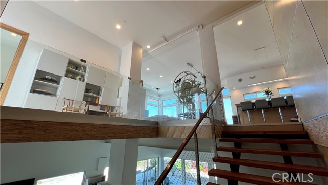 Detail Gallery Image 14 of 39 For 7015 Wrightcrest Dr, Culver City,  CA 90232 - 4 Beds | 6 Baths