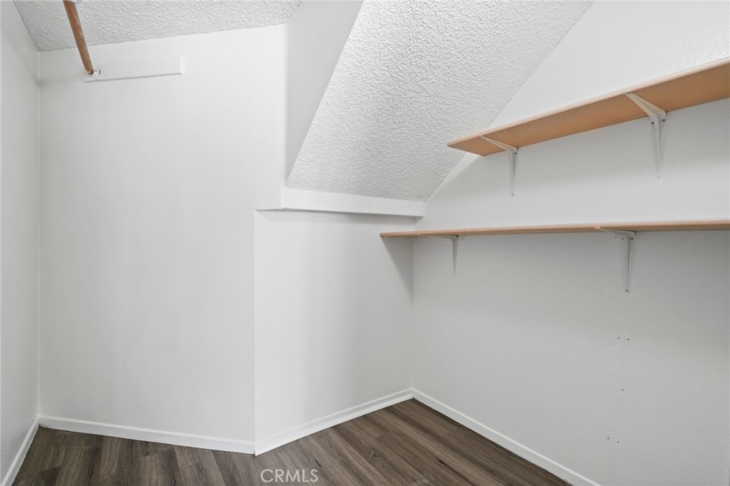 https://media.crmls.org/medias/8ebdf417-3e71-47a5-a0fa-55a2fcbefdae.jpg?preset=X-Large