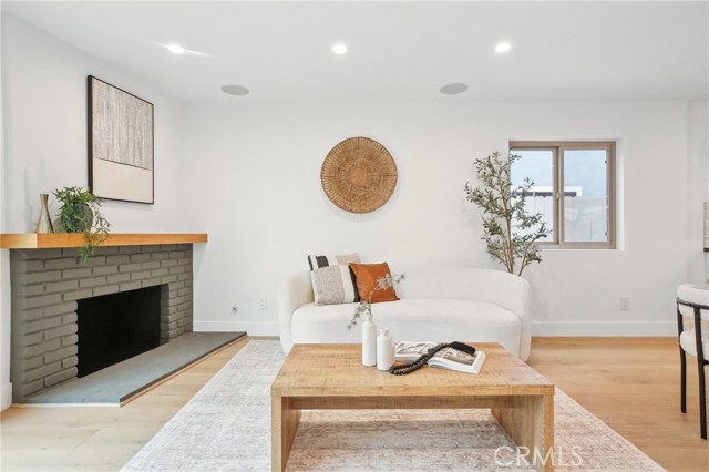 Detail Gallery Image 4 of 31 For 1147 Charleston, Costa Mesa,  CA 92626 - 4 Beds | 2 Baths